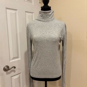 H&M Light Gray Turtleneck Sweater